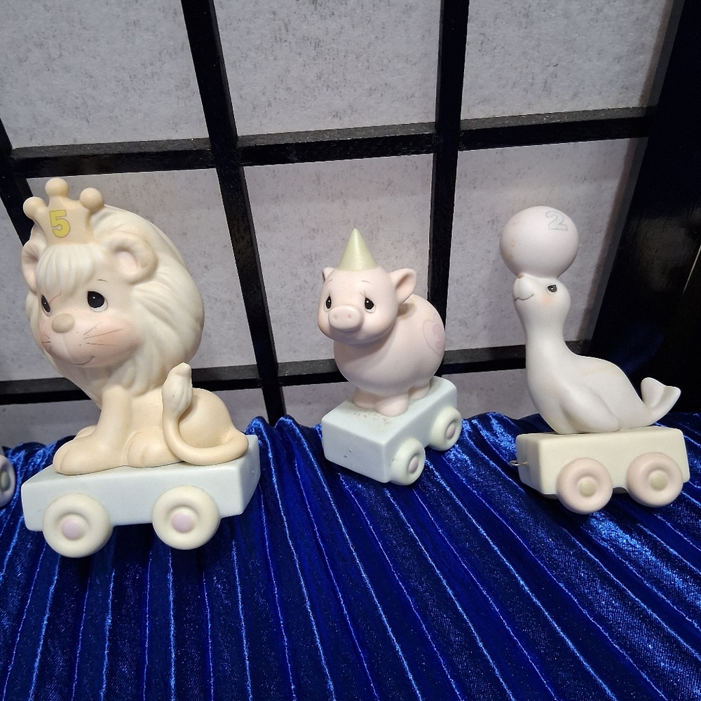 Precious Moments Animal Train Figurines - Cream and Blue - Picture 13 of 16